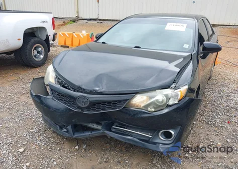 2014 Toyota Camry Se z USA, uszkodzony, nr VIN 4T1BF1FK0EU870638